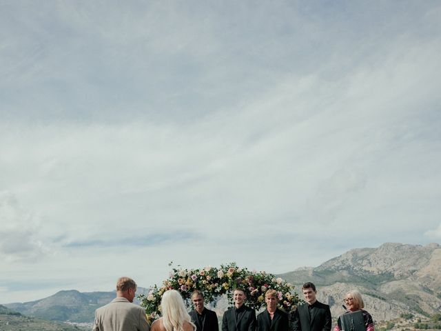 La boda de Josh Watts y Olivia Watts en Alacant/alicante, Alicante 3