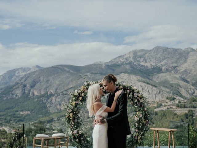 La boda de Josh Watts y Olivia Watts en Alacant/alicante, Alicante 4