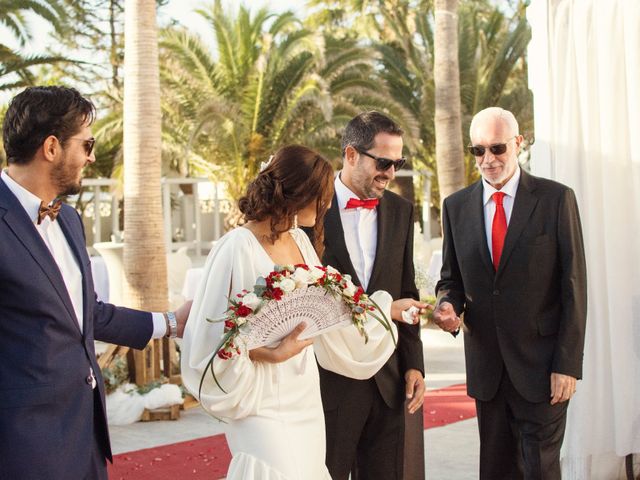 La boda de Alberto y Teresa en Torre Del Mar, Málaga 14