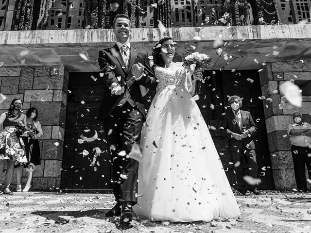 La boda de David y Nuria en León, León 23