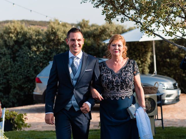 La boda de Ricardo y Isabel en Caracuel De Calatrava, Ciudad Real 24