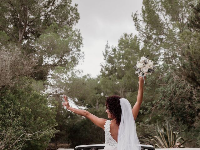 La boda de Kike y Fatima en Cala De San Vicente Ibiza, Islas Baleares 15