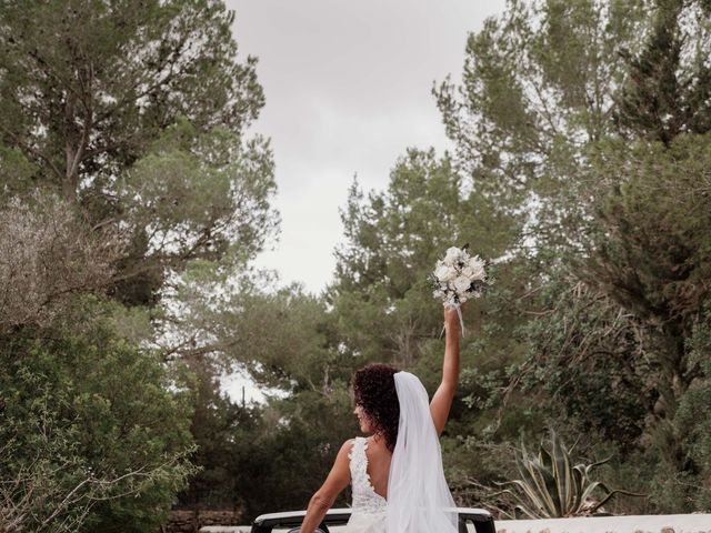 La boda de Kike y Fatima en Cala De San Vicente Ibiza, Islas Baleares 16