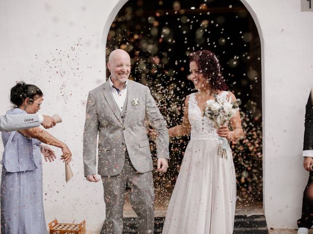 La boda de Kike y Fatima en Cala De San Vicente Ibiza, Islas Baleares 25