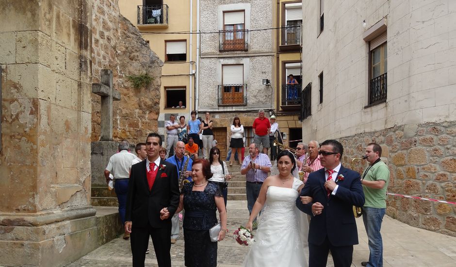La boda de Javier y Amaia en Poza De La Sal, Burgos