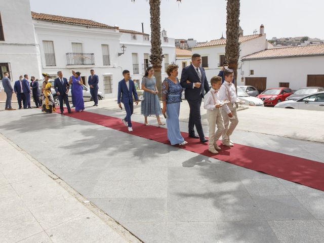 La boda de Jesús y María Luisa en Jerez De Los Caballeros, Badajoz 12