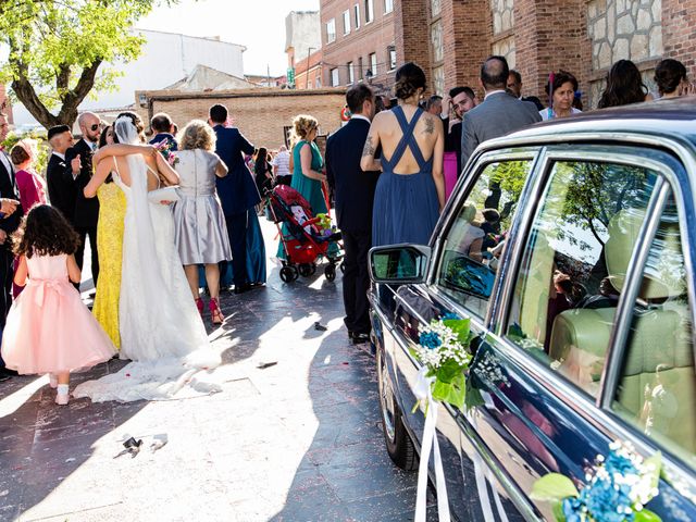 La boda de Laura y Raul en Torrejon De La Calzada, Madrid 34