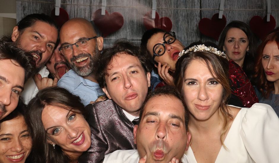 La boda de María y Santiago en Velilla De San Antonio, Madrid