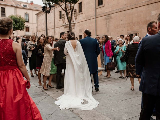 La boda de María y Luis en Valverdon, Salamanca 87