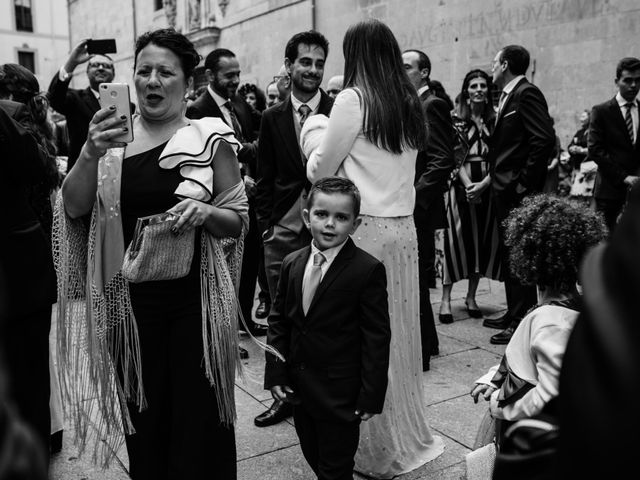 La boda de María y Luis en Valverdon, Salamanca 88