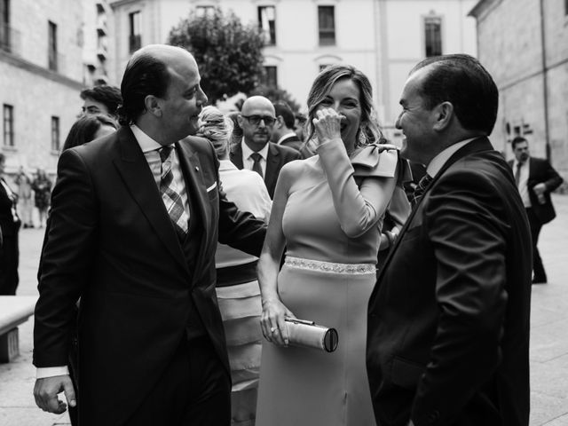 La boda de María y Luis en Valverdon, Salamanca 95