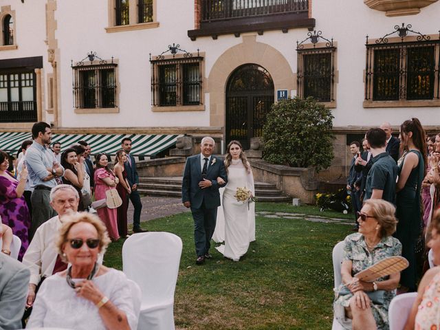 La boda de Borja y Elaia en Getxo, Vizcaya 34
