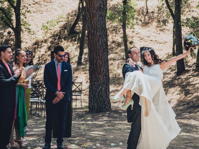 La boda de Manuel y Miriam en Valdemorillo, Madrid 28