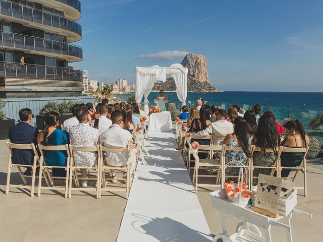 La boda de Carlos y Carolina en Calp/calpe, Alicante 20