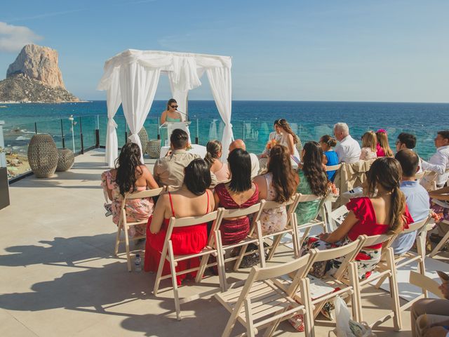 La boda de Carlos y Carolina en Calp/calpe, Alicante 23