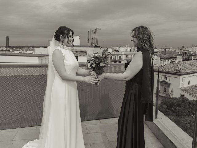 La boda de ANTONIO y IOLANDA en Sevilla, Sevilla 24