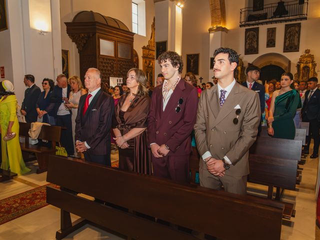 La boda de ANTONIO y IOLANDA en Sevilla, Sevilla 32