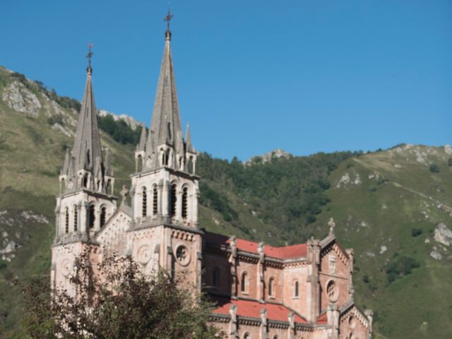 La boda de Álvaro y Elena en Cangas De Onis, Asturias 18