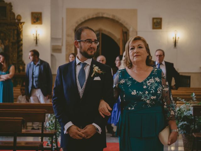 La boda de Alberto y Lourdes en El Raposo, Badajoz 32