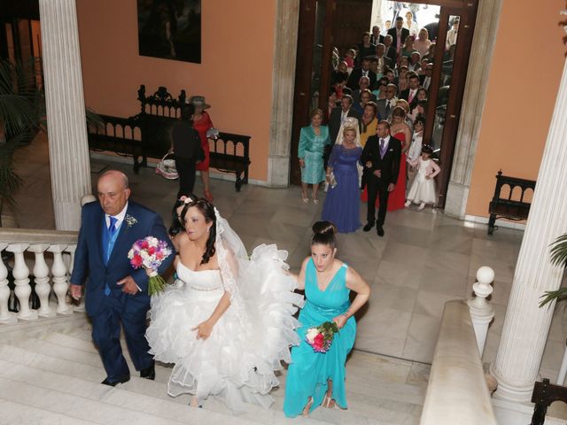 La boda de Javi y Libertad en Dos Hermanas, Sevilla 19