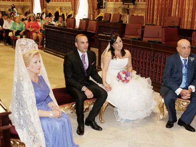 La boda de Javi y Libertad en Dos Hermanas, Sevilla 20