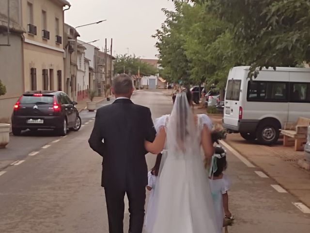 La boda de Javier y Sheila en Granatula De Calatrava, Ciudad Real 3