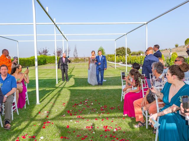 La boda de Agustín y Vicki en La Torre De Esteban Hambran, Toledo 36