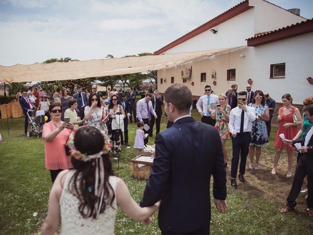 La boda de Carlos y Cristina en Mérida, Badajoz 21