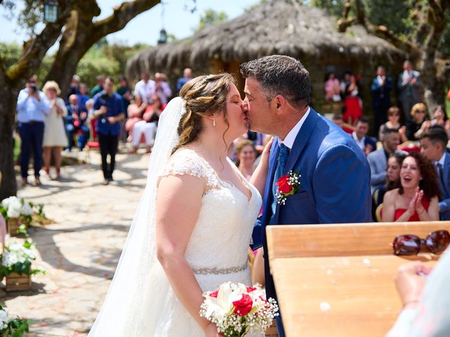 La boda de Guadalupe y Juan Manuel en Logrosan, Cáceres 40