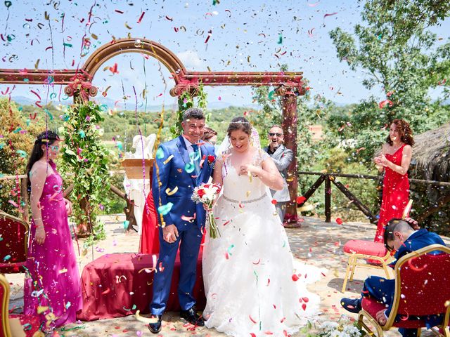 La boda de Guadalupe y Juan Manuel en Logrosan, Cáceres 41