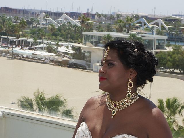 La boda de Lorenzo  y Sushila  en Valencia, Valencia 34