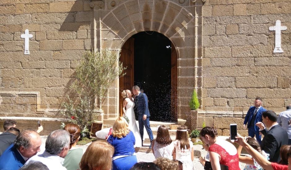 La boda de Jairo y Cristina en Montehermoso, Cáceres