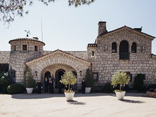 La boda de John y María en Torrelodones, Madrid 15