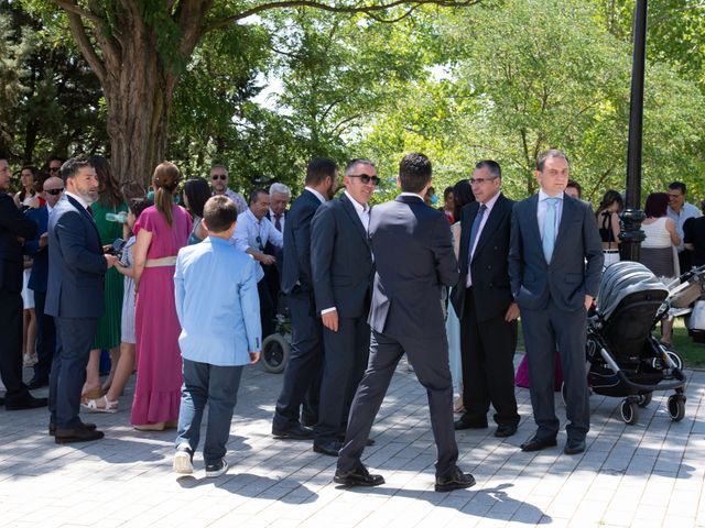 La boda de Juan y Laura en Arroyo De La Encomienda, Valladolid 19