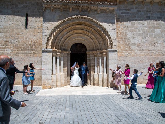 La boda de Juan y Laura en Arroyo De La Encomienda, Valladolid 31