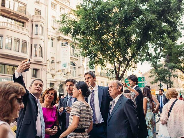 La boda de Sebastián y Clara en Madrid, Madrid 32