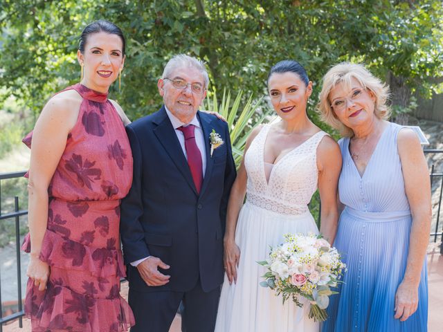 La boda de Antonio y Estefanía en Siete Aguas, Valencia 18