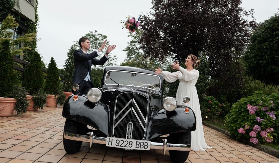 La boda de Daniel y Diana en Oviedo, Asturias