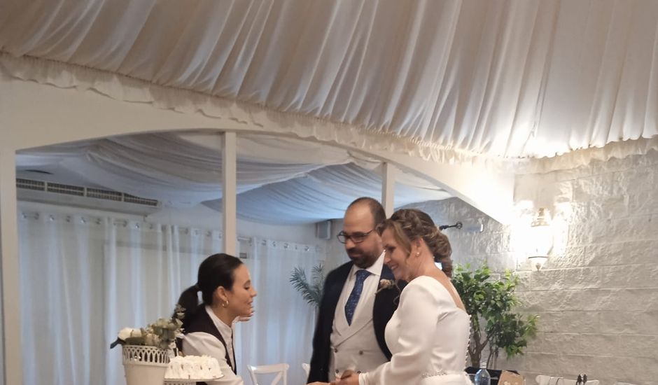 La boda de Fernando y Rocío  en Sevilla, Sevilla
