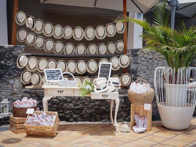 La boda de Raúl y Lisset en San Sebastian Gomera, Santa Cruz de Tenerife 17