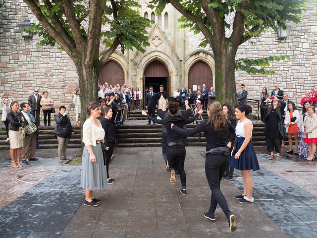 La boda de Xavi y Idoia en Donostia-San Sebastián, Guipúzcoa 11