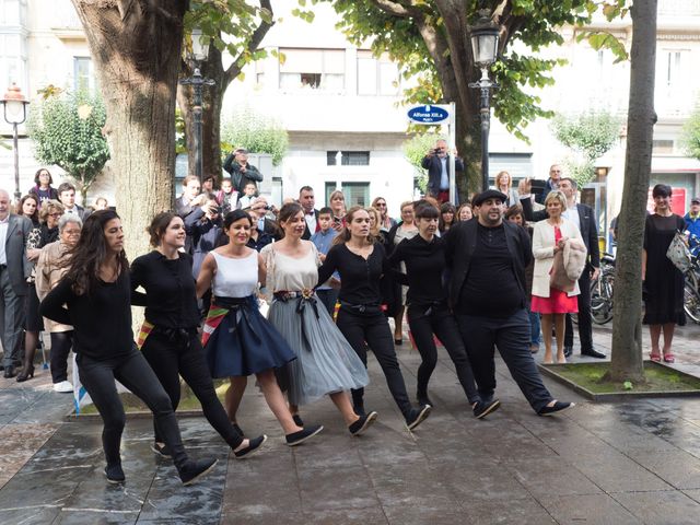 La boda de Xavi y Idoia en Donostia-San Sebastián, Guipúzcoa 12