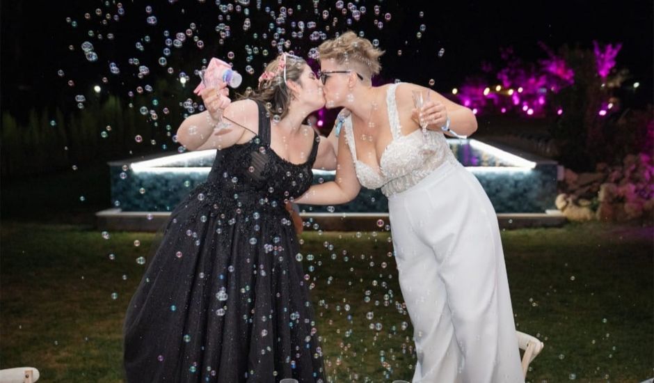 La boda de Patricia y Paula en Siete Aguas, Valencia