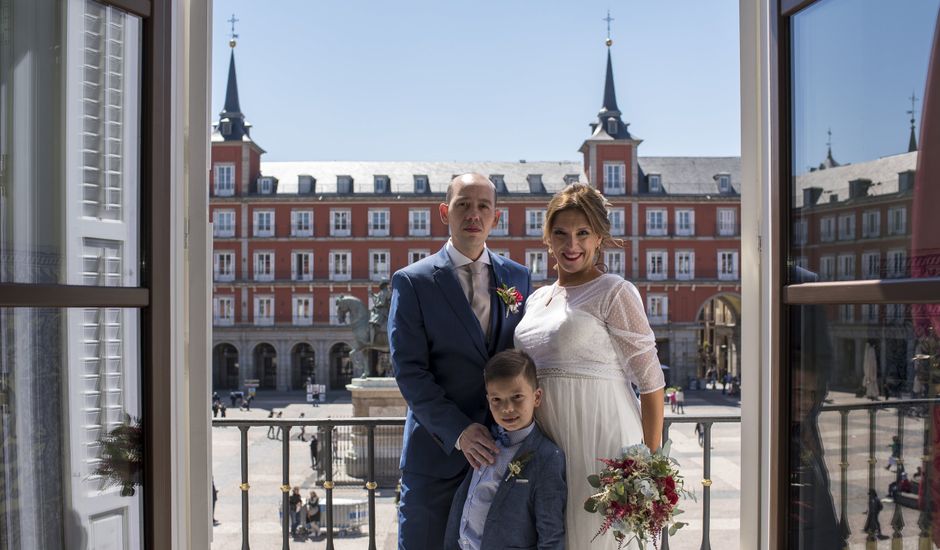 La boda de Javi y Violeta en Madrid, Madrid