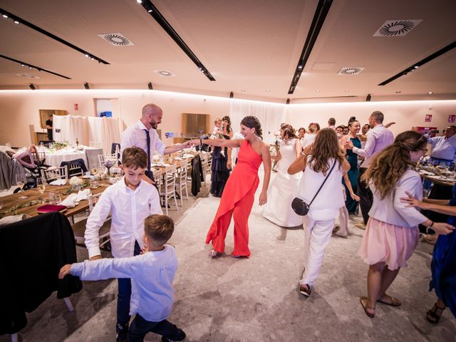 La boda de Toni y Naiara en La Riera De Gaia, Tarragona 260