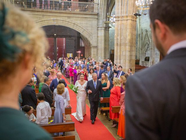 La boda de Aratz y Mar en Lekeitio, Vizcaya 19