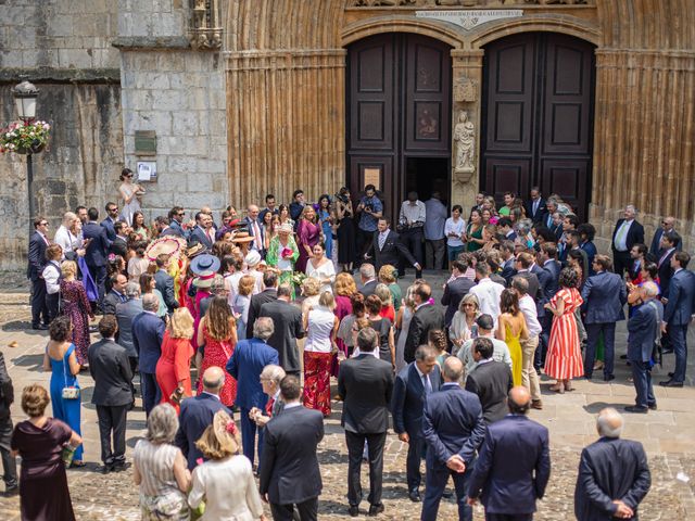 La boda de Aratz y Mar en Lekeitio, Vizcaya 24