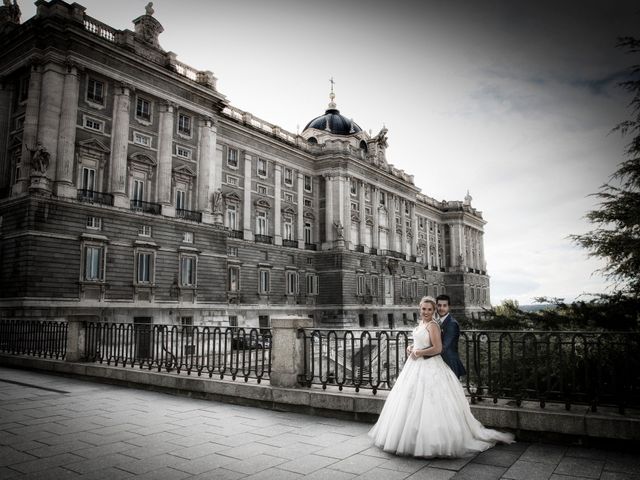 La boda de Cristian y Aroa en Madrid, Madrid 28