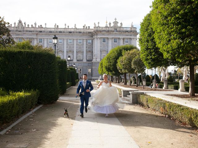 La boda de Cristian y Aroa en Madrid, Madrid 30