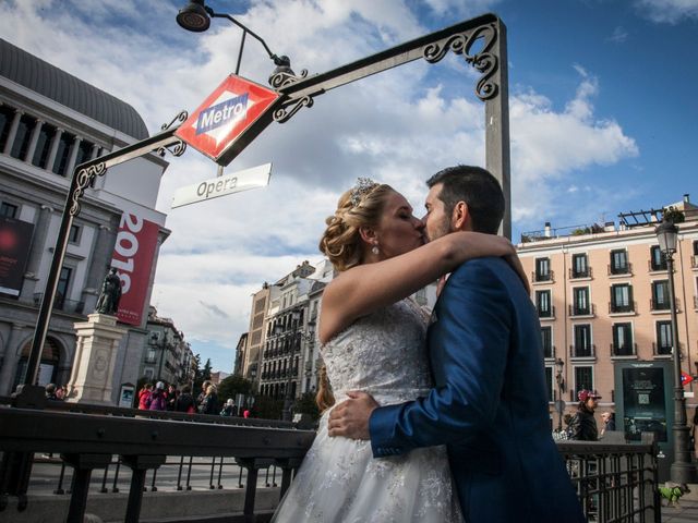 La boda de Cristian y Aroa en Madrid, Madrid 32